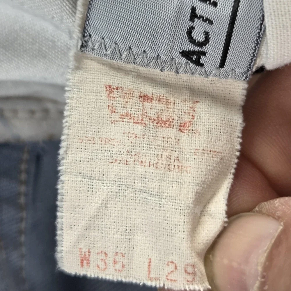 Vintage Levis Action Jeans Mens Blue Made in USA Brown Tab Zip Fly Fits 34x26